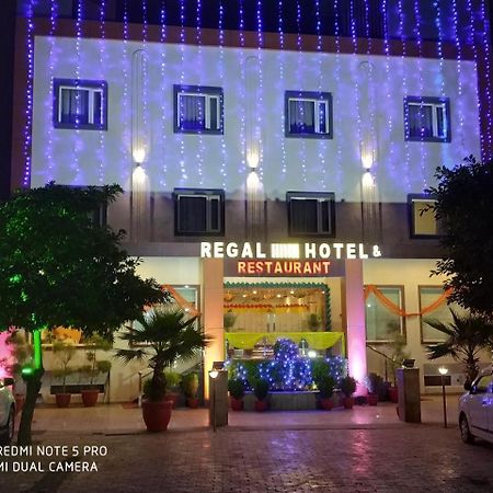 Regal Hotel And Restaurant Mathura Esterno foto