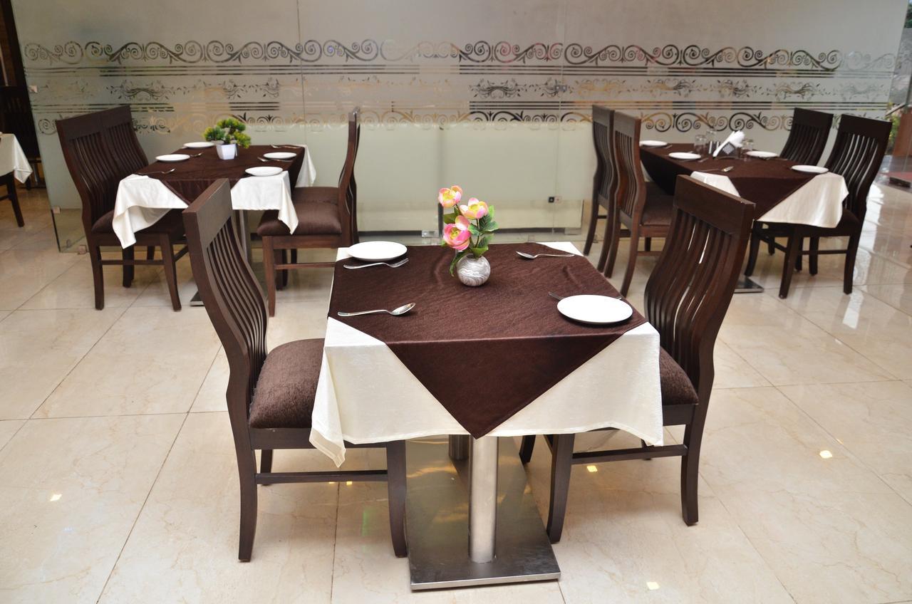Regal Hotel And Restaurant Mathura Esterno foto