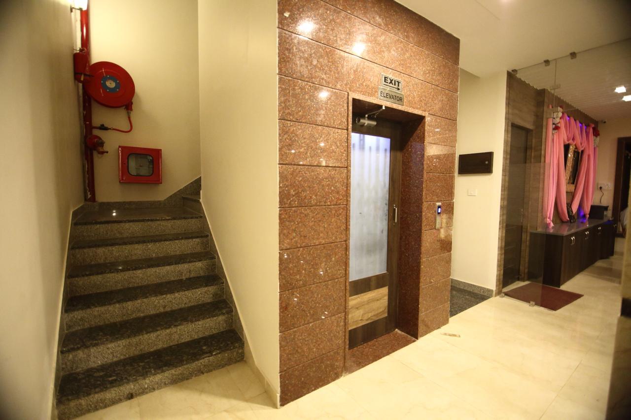 Regal Hotel And Restaurant Mathura Esterno foto