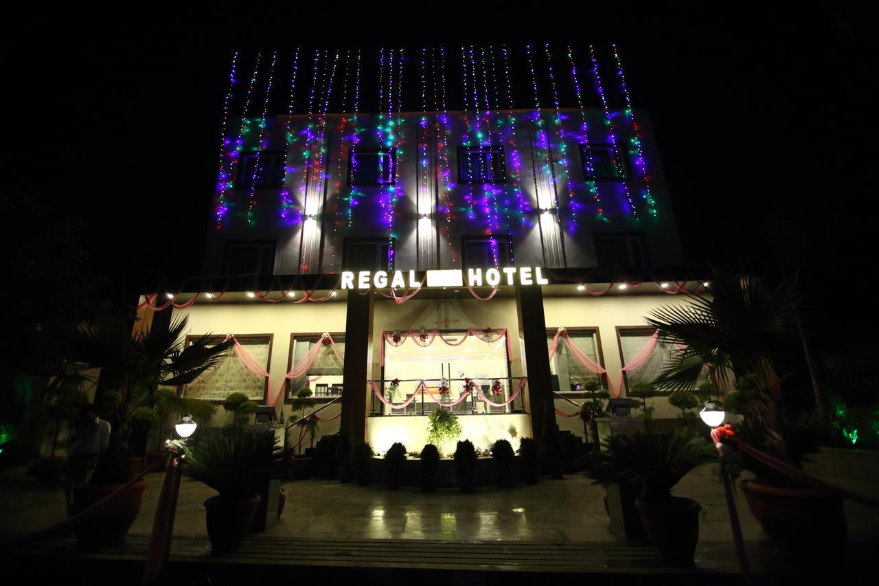 Regal Hotel And Restaurant Mathura Esterno foto