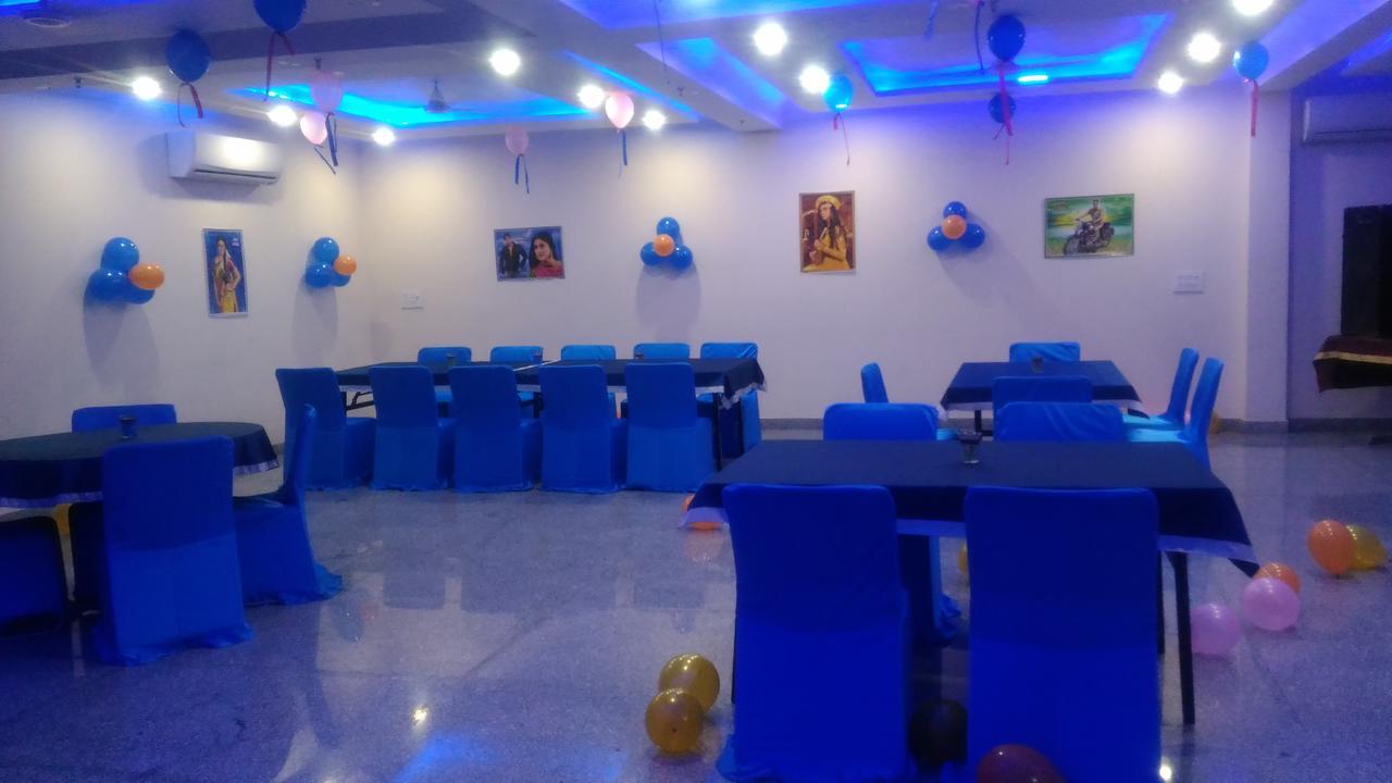 Regal Hotel And Restaurant Mathura Esterno foto