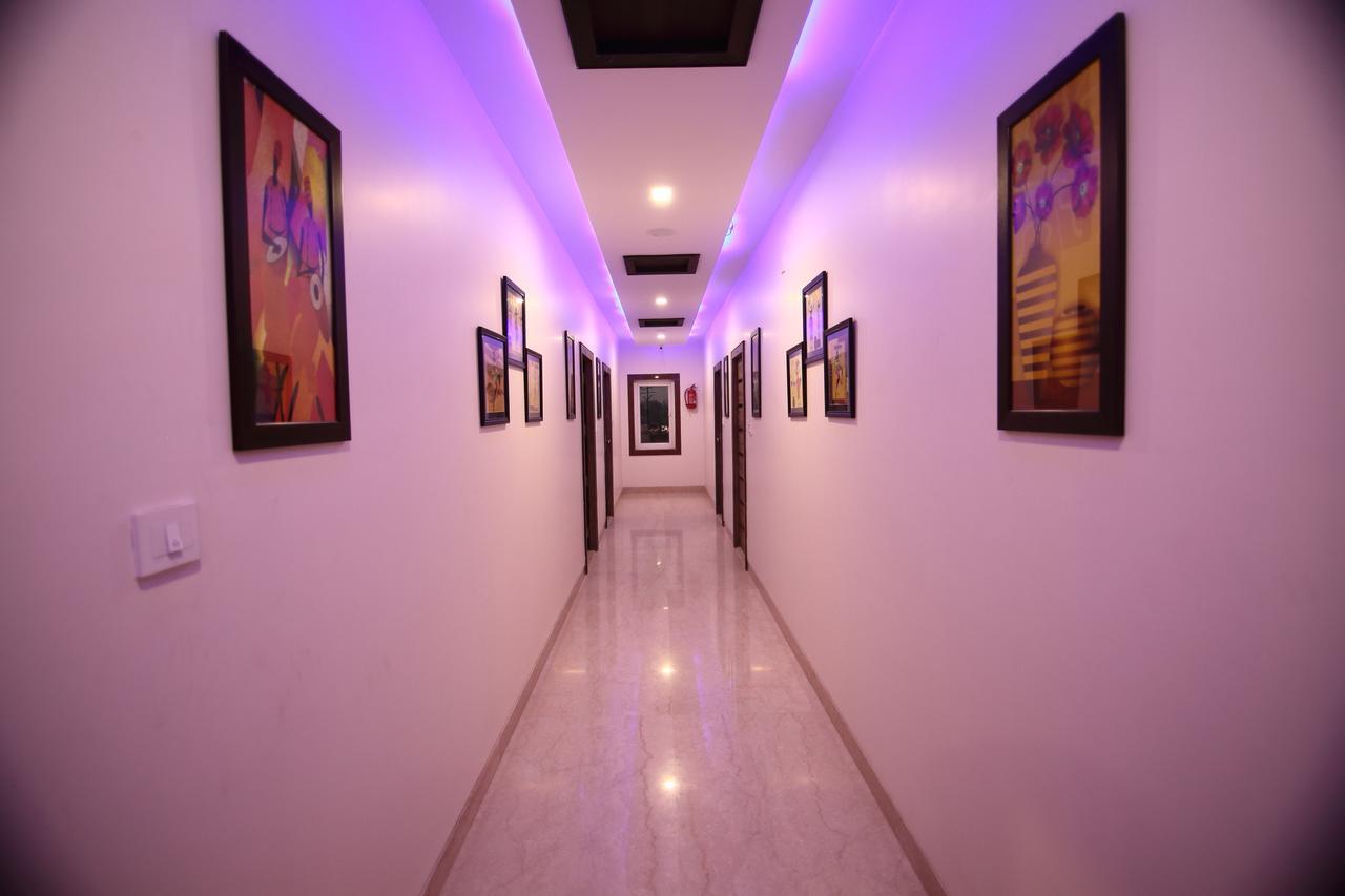 Regal Hotel And Restaurant Mathura Esterno foto