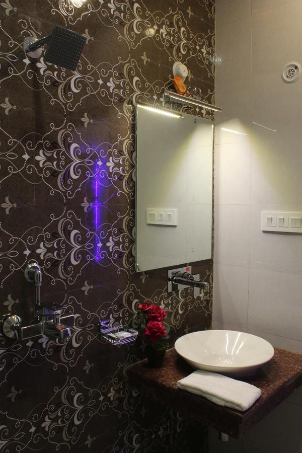 Regal Hotel And Restaurant Mathura Esterno foto