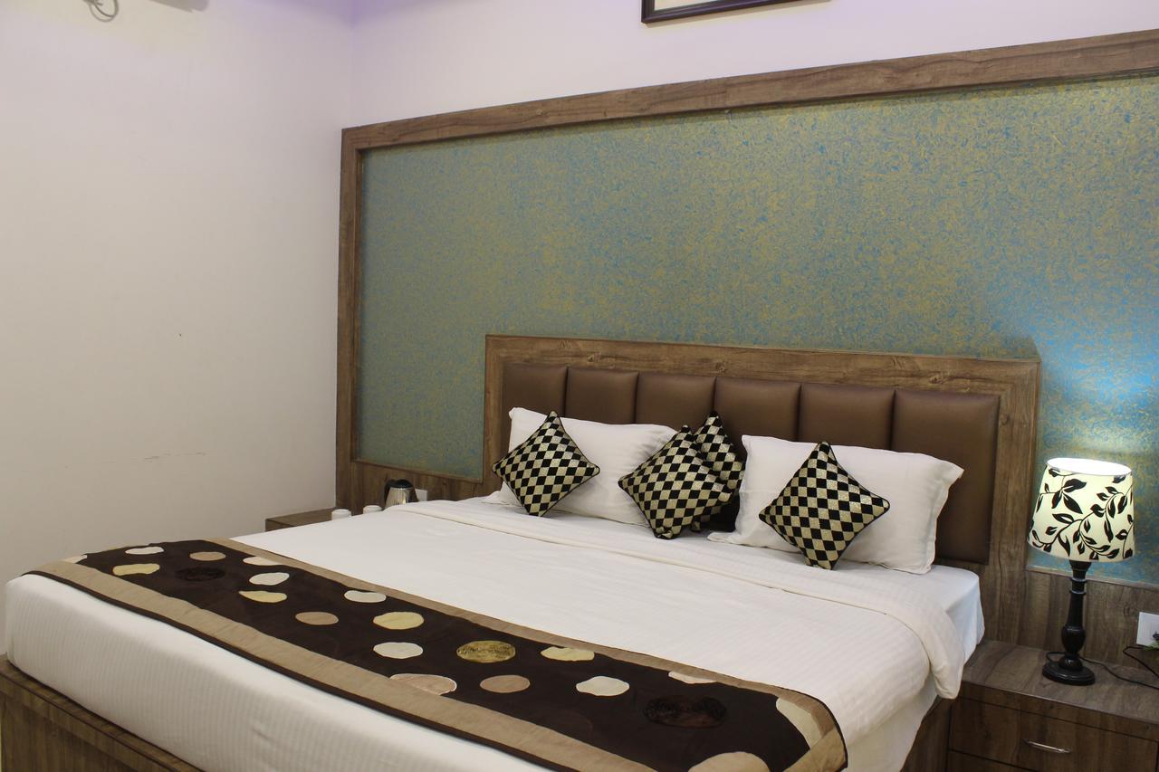 Regal Hotel And Restaurant Mathura Esterno foto