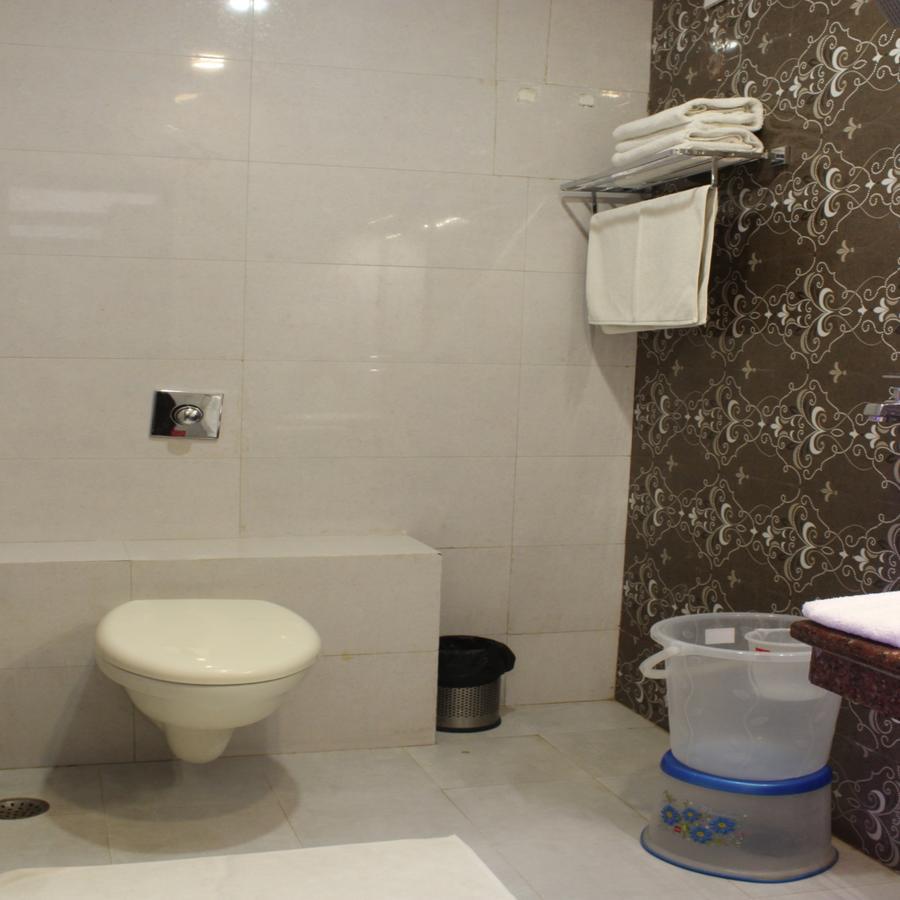 Regal Hotel And Restaurant Mathura Esterno foto
