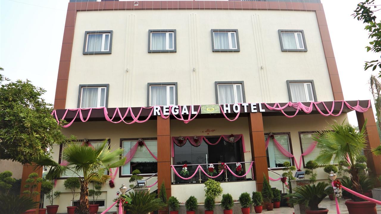 Regal Hotel And Restaurant Mathura Esterno foto
