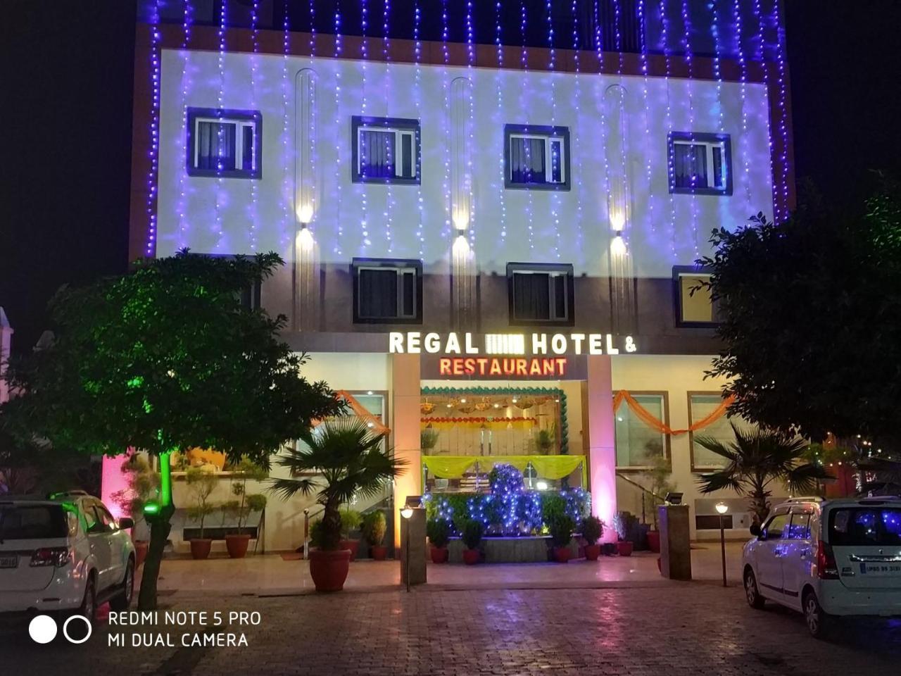 Regal Hotel And Restaurant Mathura Esterno foto
